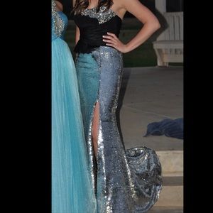 🔥⬇️ EUC Riva Designs Formal Silver Mermaid Gown